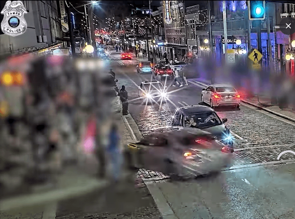 At Least 4 Killed as Car Crashes Into Tampa Bar thumbnail