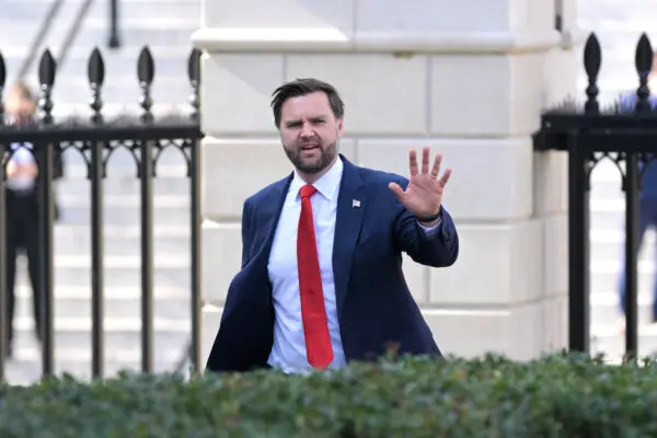 LIVE NOW: JD Vance Serves Thanksgiving Meals to Fort Campbell Heroes