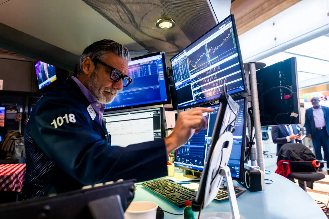 Wall Street Review: Tech Sell-Off Pulls Stocks Lower