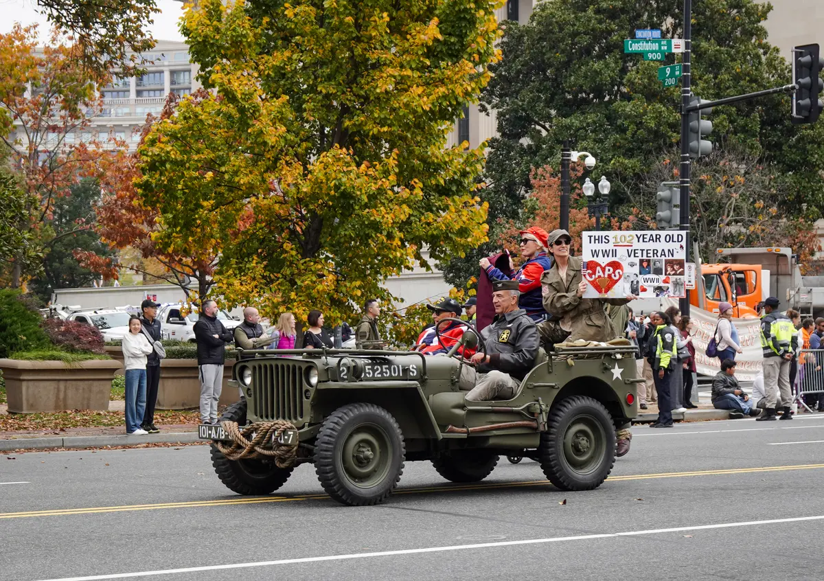 Washington Honors Veterans With Patriotic Parade thumbnail