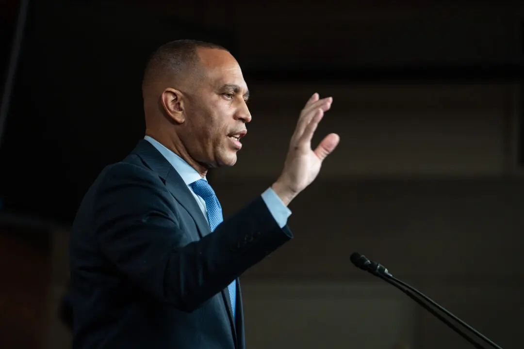 House Democrats Won’t Back GOP Spending Bill Without ACA Tax Credits: Jeffries