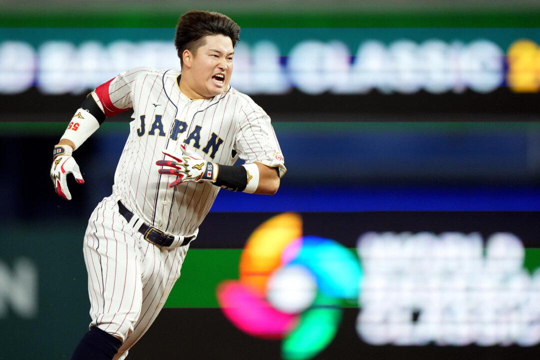 Japanese Slugger Murakami to Bring Big Bat, Questionable Defense to MLB