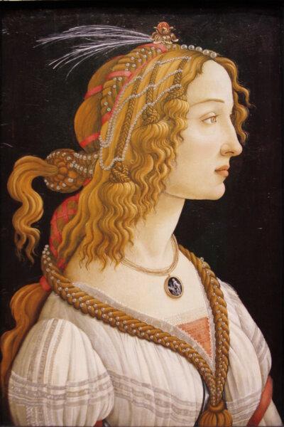 "Portrait of a Young Woman," possibly Simonetta Vespucci, 1484. The Roman engraved gem on her necklace was owned by Lorenzo de’ Medici. (Public Domain)