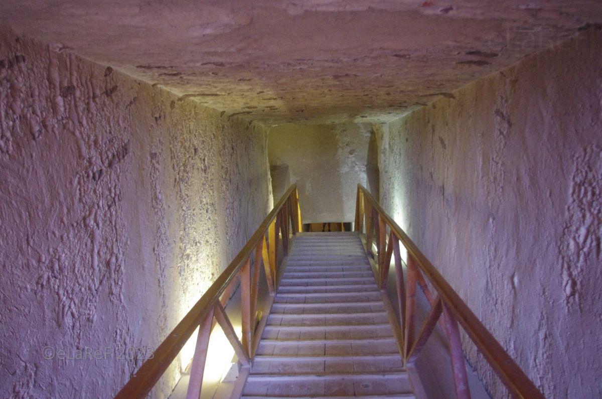 This is a view of a steep tomb corridor in Tomb KV43 belonging to the 18th-dynasty king Thutmose IV in the Valley of the Kings, Luxor, Egypt. (<a href="https://www.flickr.com/people/elaref/">eLaReF</a>/<a href="https://creativecommons.org/licenses/by-sa/2.0/">CC BY-SA 2.0</a>)