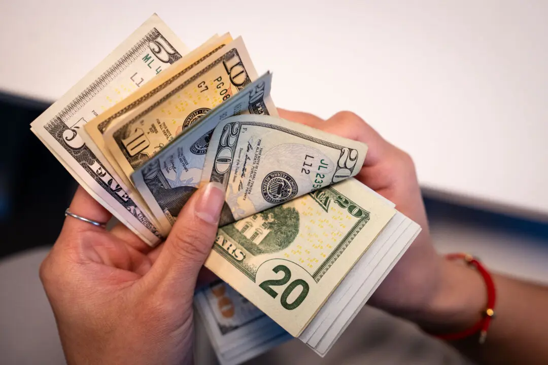 US Dollar Strengthens After Venezuela Operation