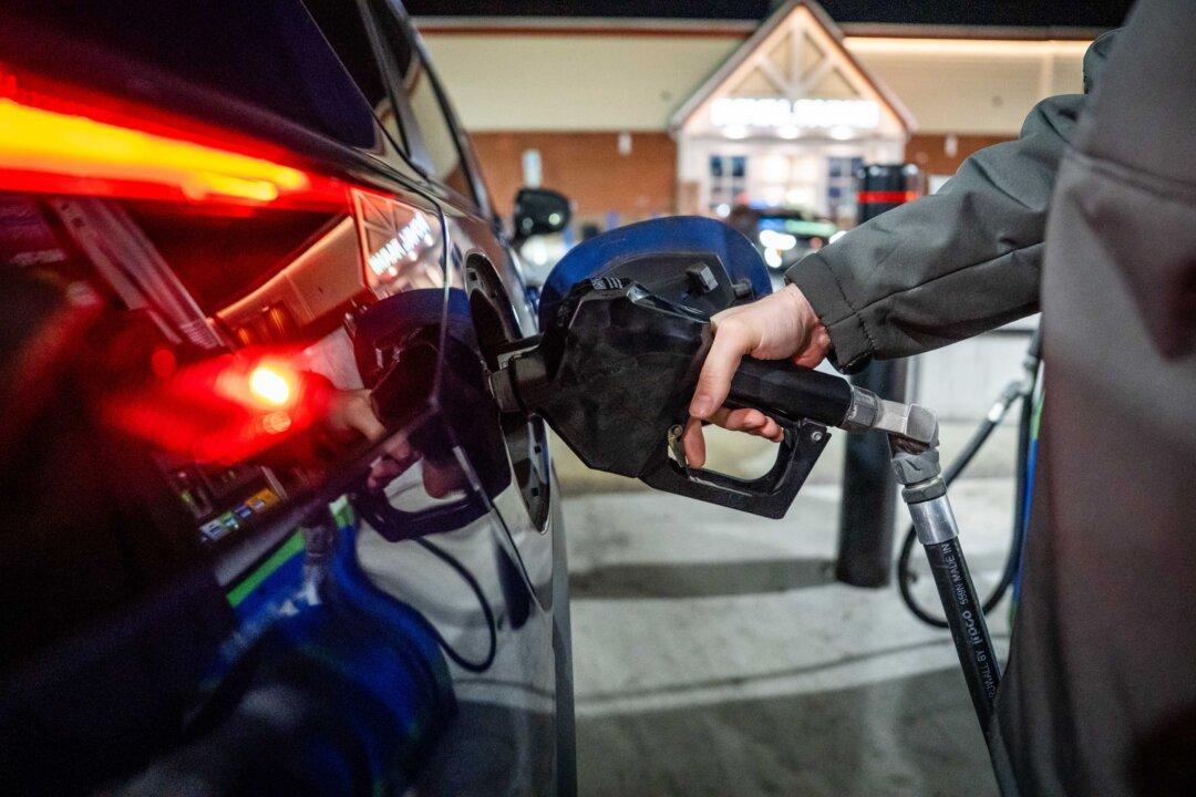 Gas Prices Drop for 5th Consecutive Week: GasBuddy
