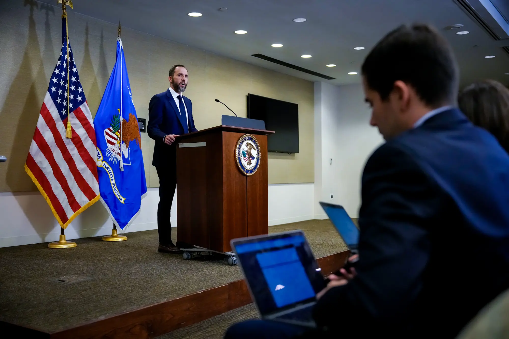 Arctic Frost: The Vast Probe into Trump and GOP Under Biden’s DOJ | USNN World News image-5945248