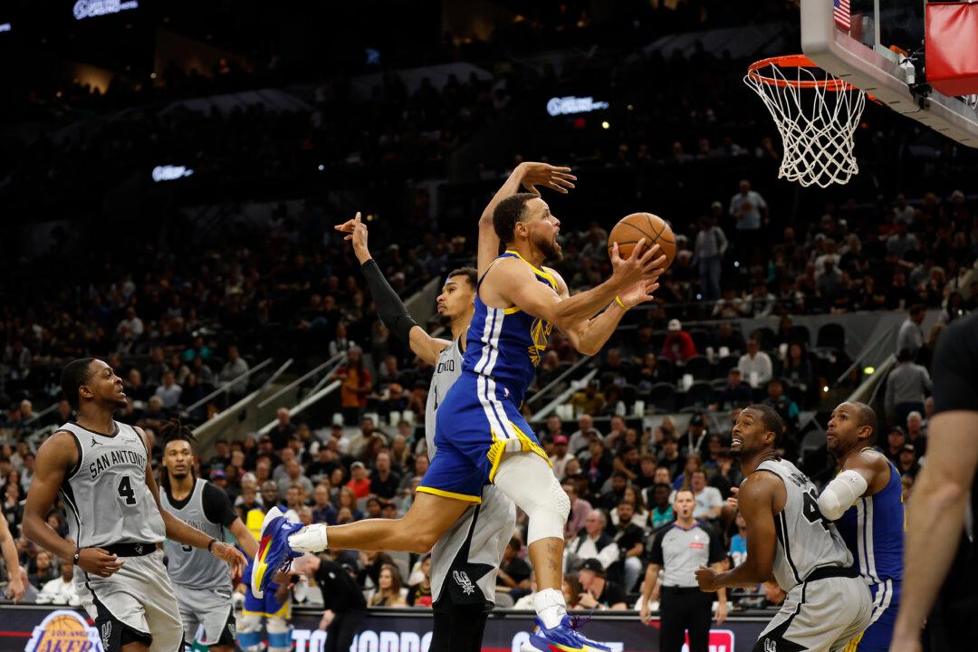 Stephen Curry Matches 2 Michael Jordan Scoring Records