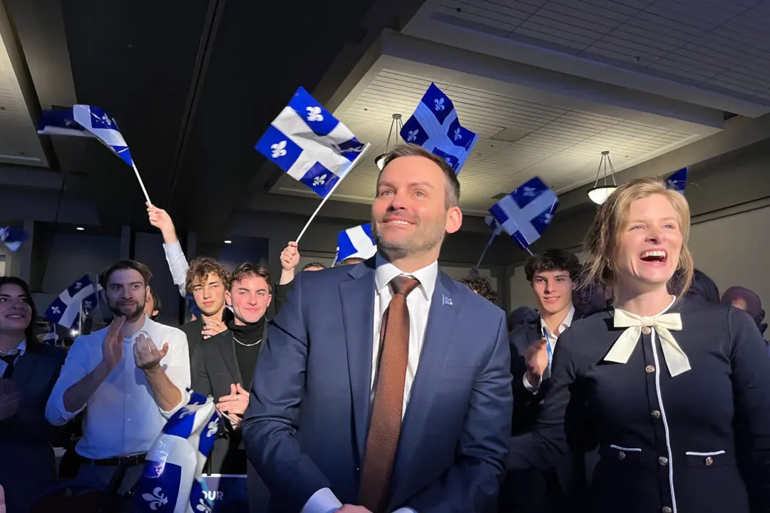 PQ Leader Rallies Troops as Quebec Liberals Warn Against Quebec Currency Policy