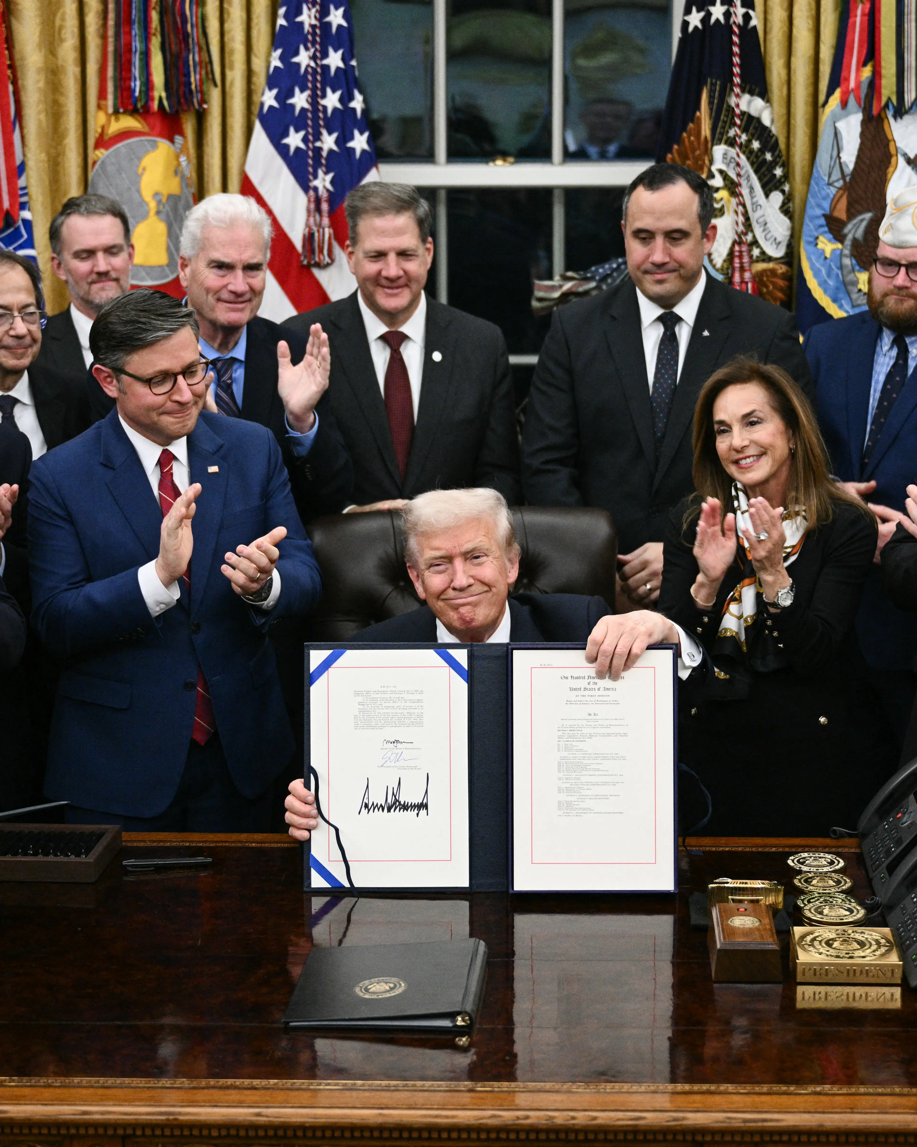 America in Photos: Government Reopens, Blue Origin Launch, and Final Pennies