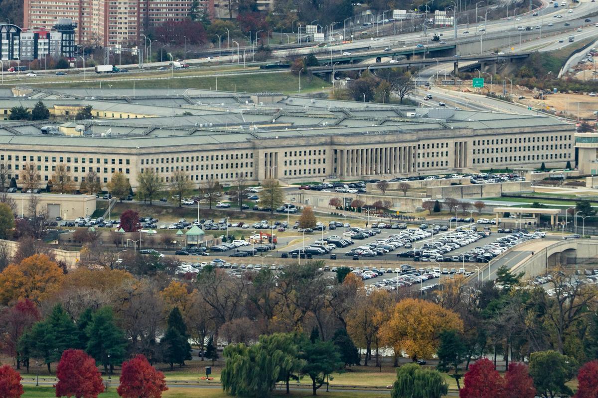 Appeals Court Temporarily Allows Ban on Troops With Gender Dysphoria thumbnail