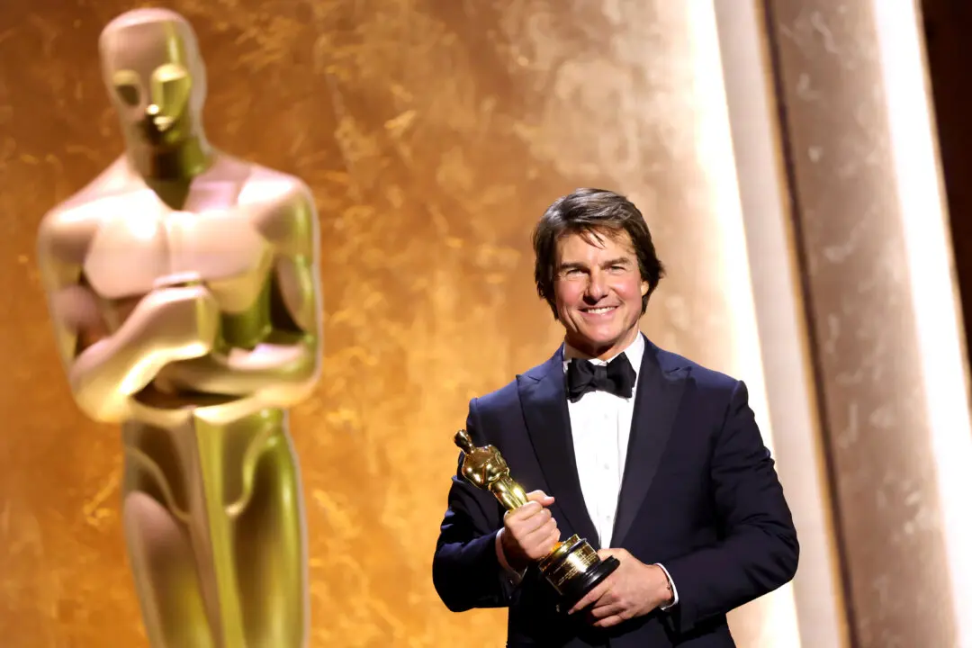 Tom Cruise Accepts First-Ever Oscar at 2025 Governors Awards