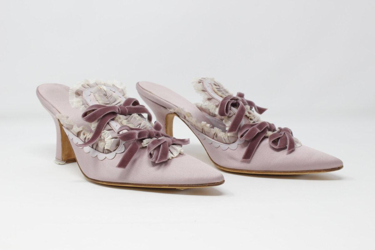 “Antoinetta,” 2005, by Maholo Blahnik. Lyon silk and bows. (Courtesy of Victoria and Albert Museum, London)