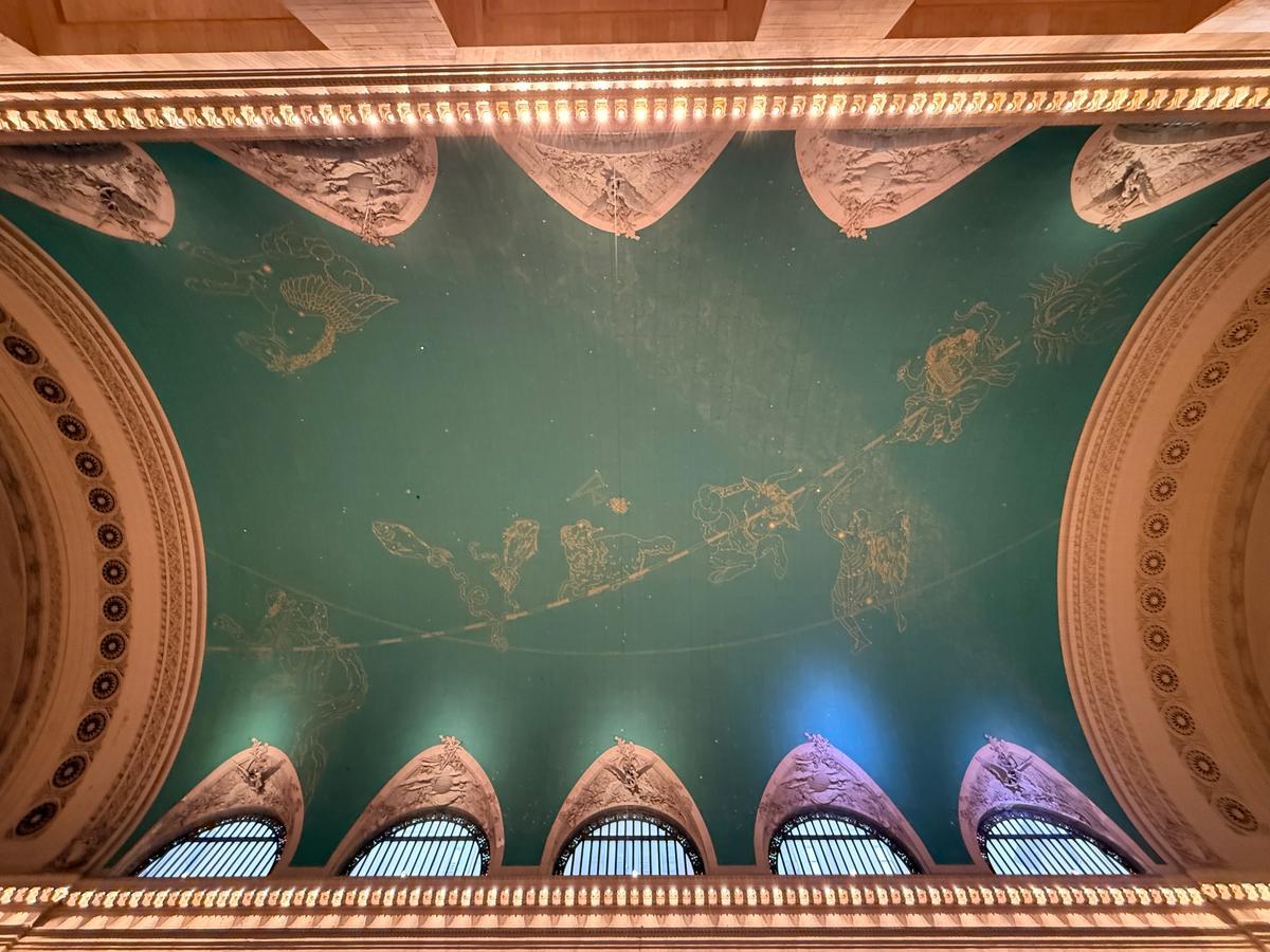 The emerald-green ceiling depicting constellations. (Jenny Zeng/The Epoch Times)
