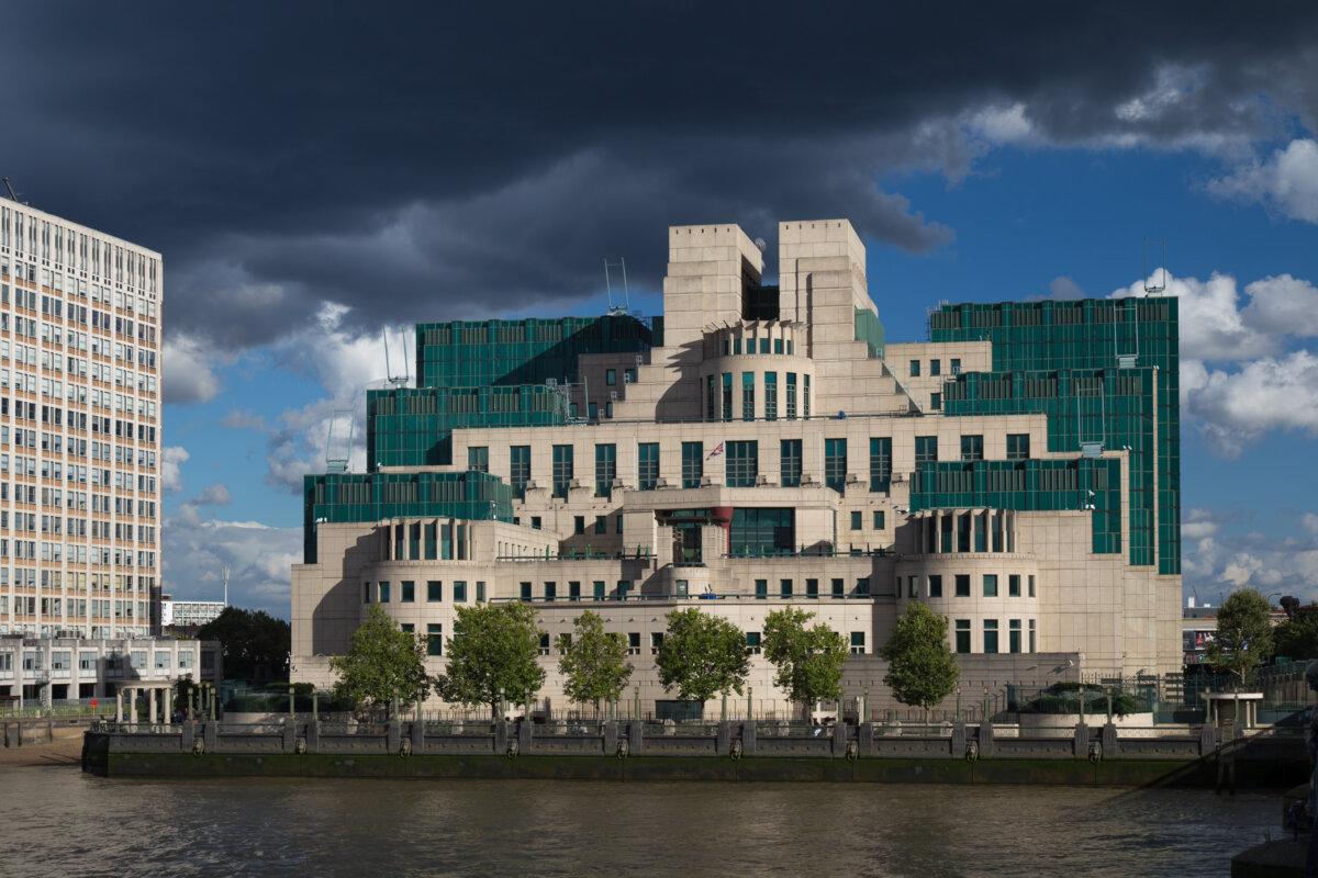 The MI6 Building at Vauxhall Cross, London, houses the headquarters of the British Secret Intelligence Service. <a href="https://www.flickr.com/people/98901717@N08">(Laurie Nevay</a>/<a href="https://creativecommons.org/licenses/by-sa/2.0">CC BY-SA 2.0</a>)