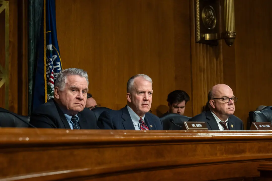 Bipartisan Lawmakers Urge Trump to Ban Chinese Seafood