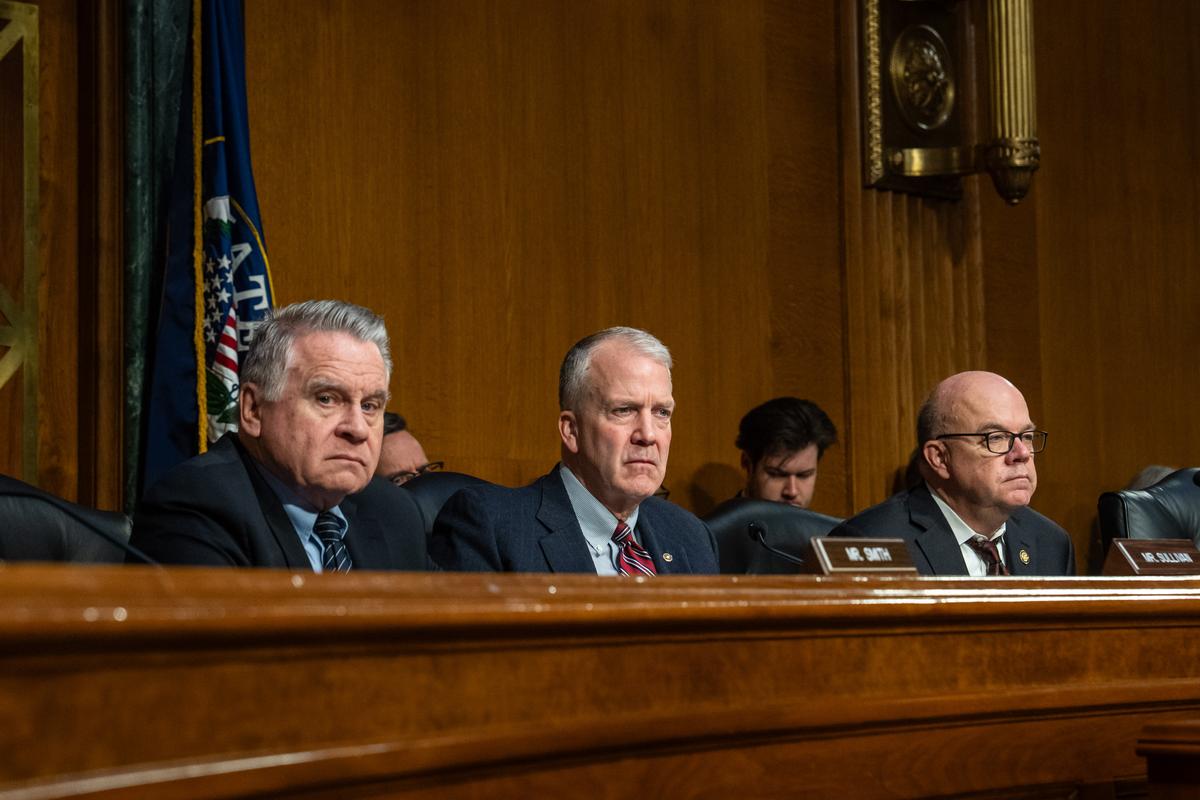 Bipartisan Lawmakers Urge Trump to Ban Chinese Seafood
