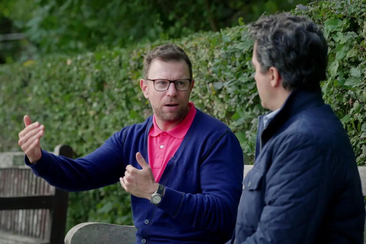 Ashley Rindsberg, journalist and author, (L) speaks with senior Epoch Times reporter Joshua Philipp in London for the Epoch Times documentary “Truth Under Fire: The Framing of Charlie Kirk.” (The Epoch Times)