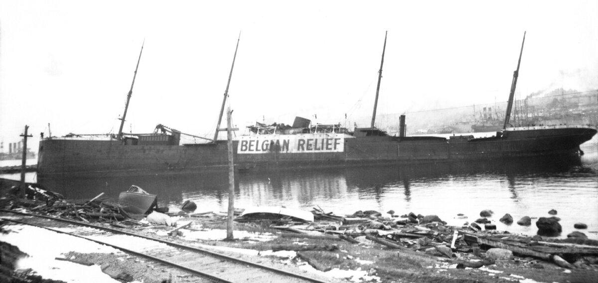 Imo beached at Dartmouth, Nova Scotia, after the Halifax Explosion, 1917. The panel painted on her side denotes her participation in the Belgian Relief Commission. (Public Domain)