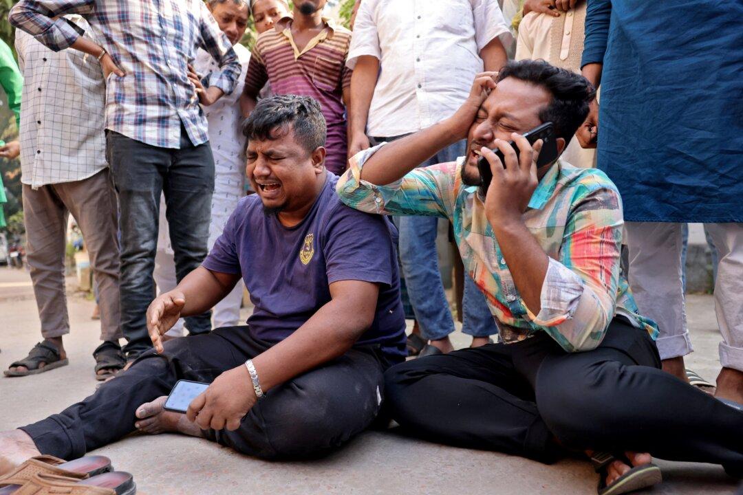 Earthquake Jolts Bangladesh, Killing 5 and Injuring Around 100