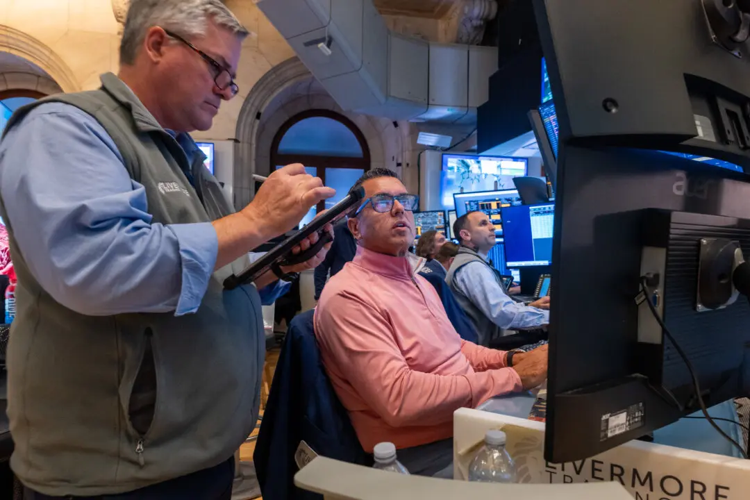 Wall Street Review: Stocks Sell Off in Another Volatile Week