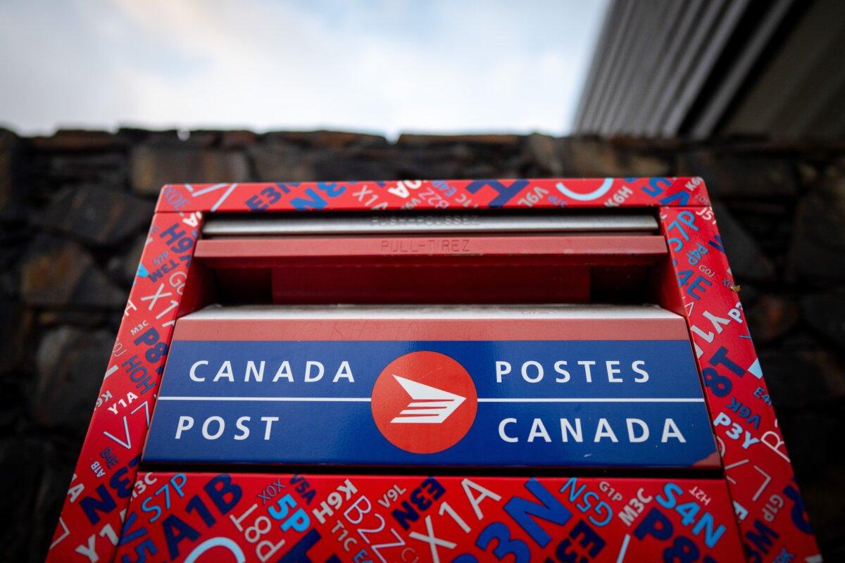 A Canada Post mailbox is pictured in Richmond, B.C., on Sept. 26, 2025. (The Canadian Press/Ethan Cairns)