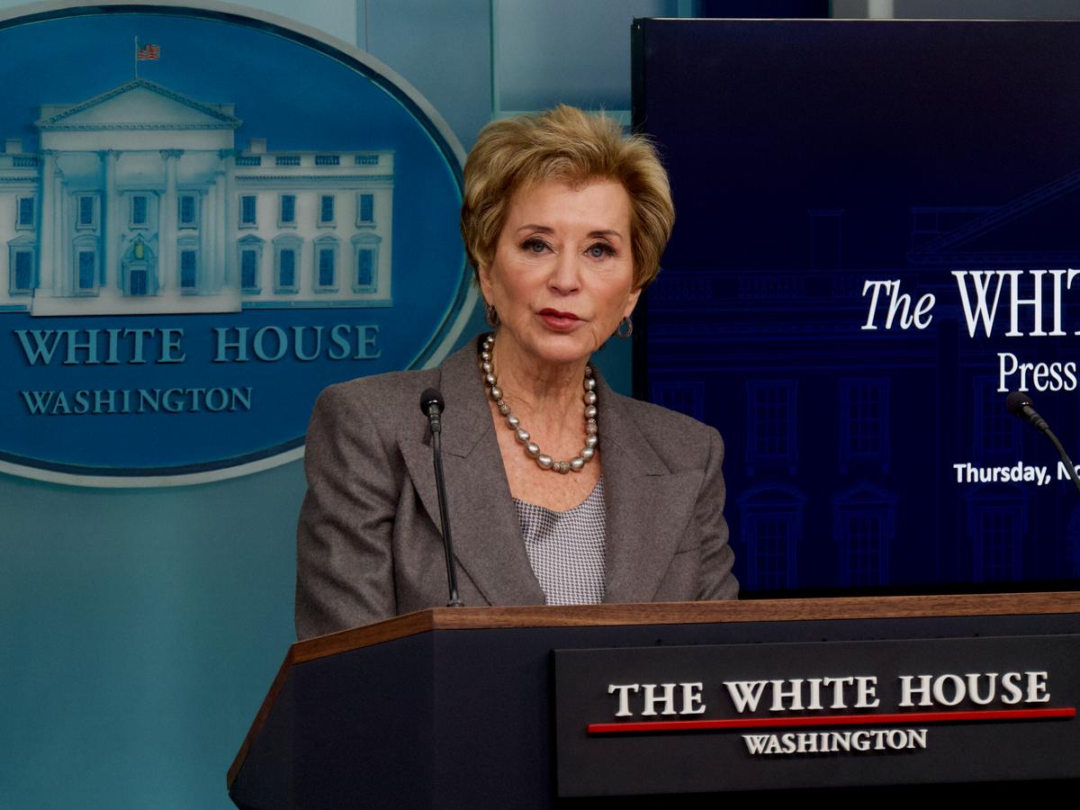 Education Secretary Urges University Leaders to Reform Their Institutions