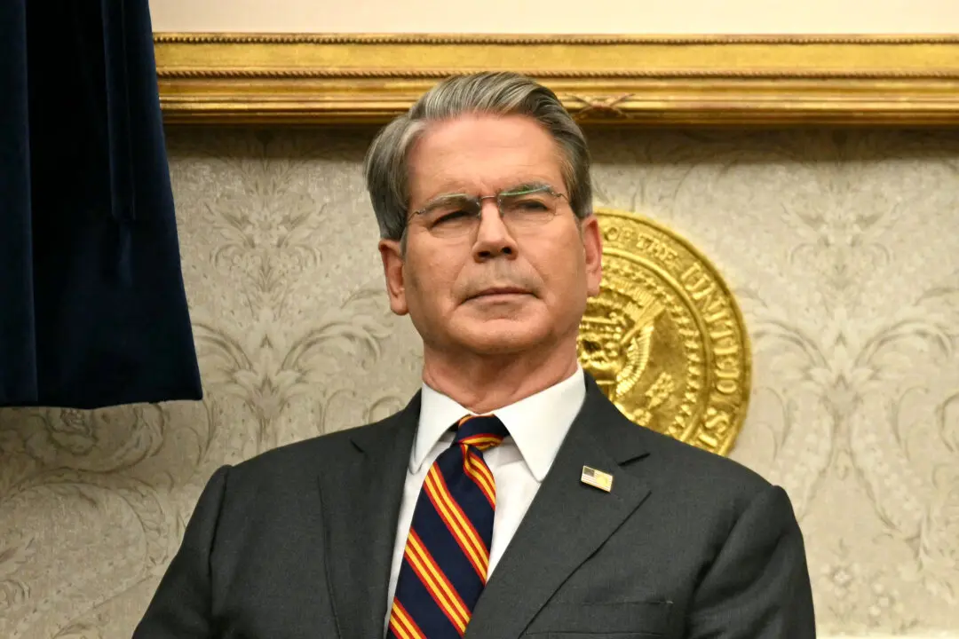 Bessent Says Americans to See ‘Substantial Refunds’ Next Year, No Risk of Recession