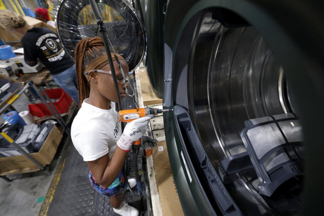 Economists Forecast Stronger US Growth, Lingering Inflation in 2026