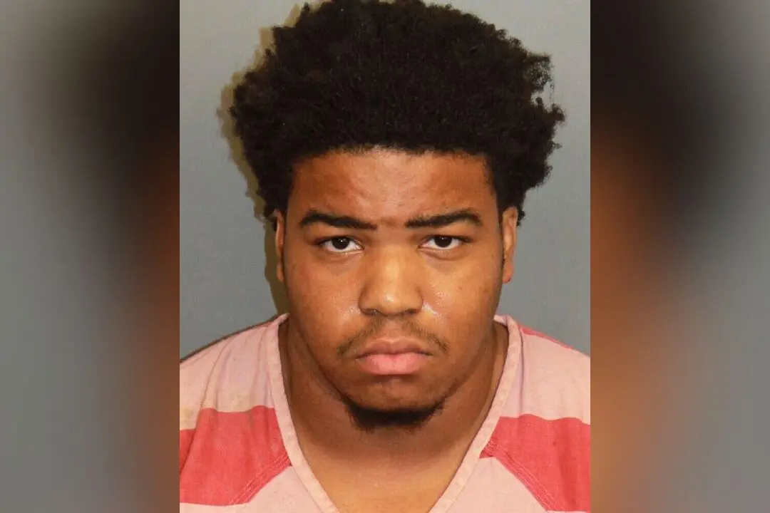 UAB Football Player Charged With Attempted Murder in Stabbing of 2 Teammates, Officials Say