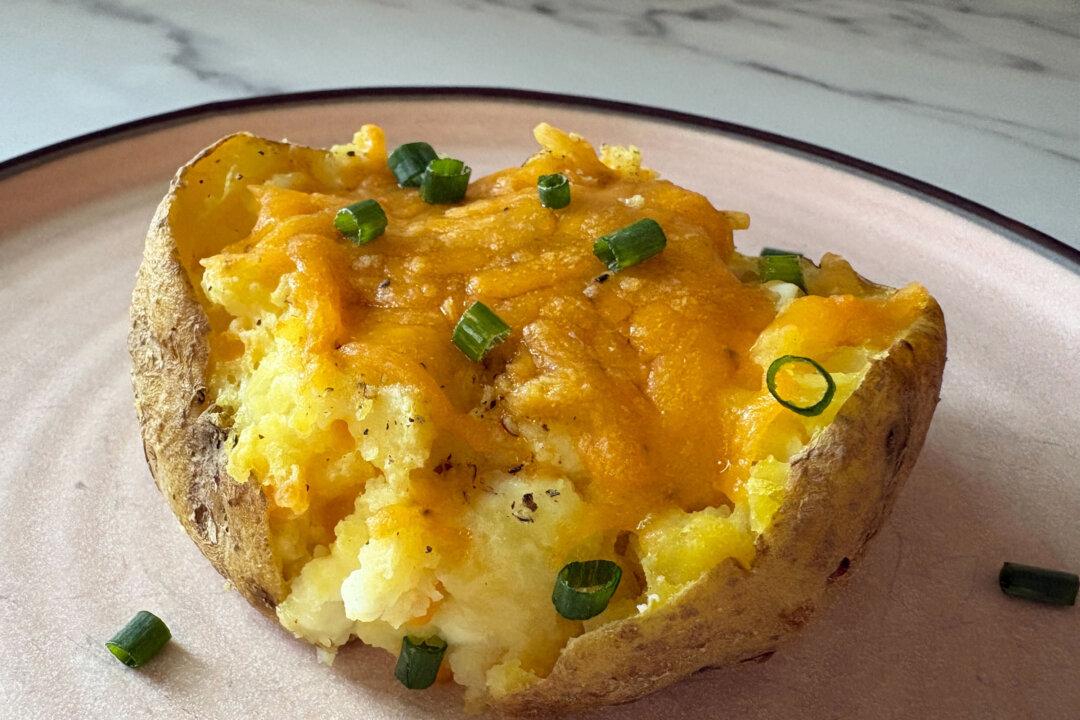 This 1-Ingredient Upgrade for Baked Potatoes Makes Them Impossibly Fluffy
