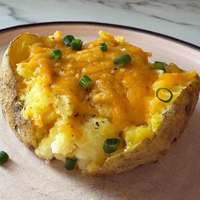 This 1-Ingredient Upgrade for Baked Potatoes Makes Them Impossibly Fluffy