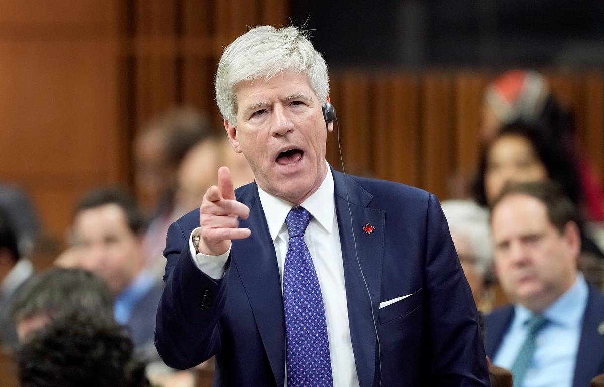 Hodgson Says Ottawa Is Close to Providing Clarity on BC Tanker Ban