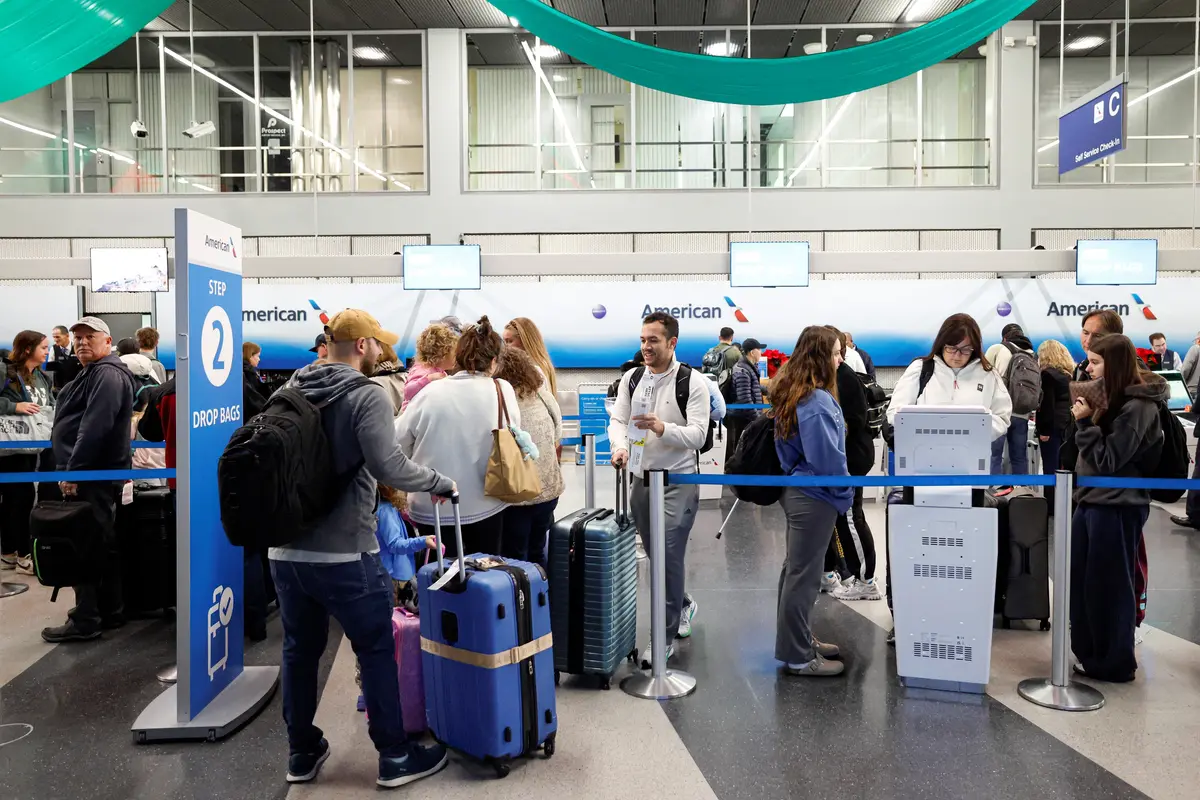 Don’t Wear Slippers, Pajamas at Airport, Transportation Secretary Duffy Urges thumbnail