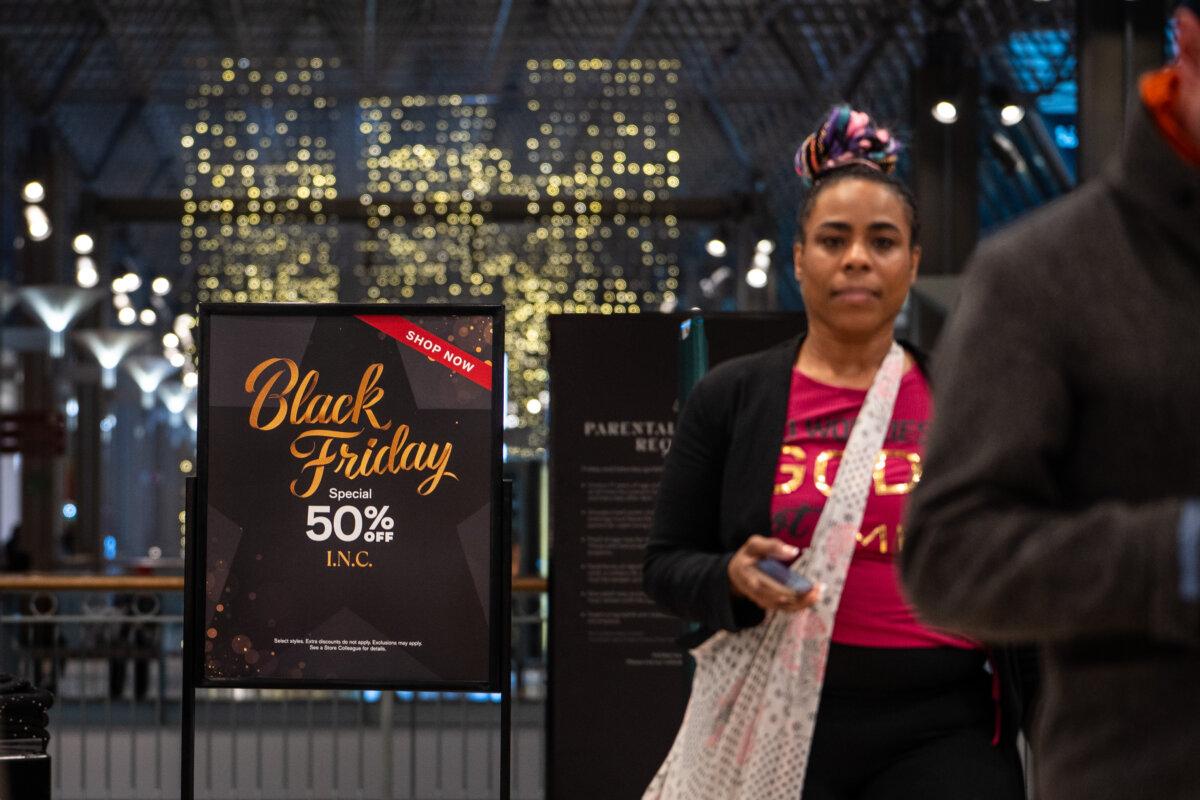 Black Friday sales at a mall in Columbia, Md., on Nov. 24, 2025. (Madalina Kilroy/The Epoch Times)