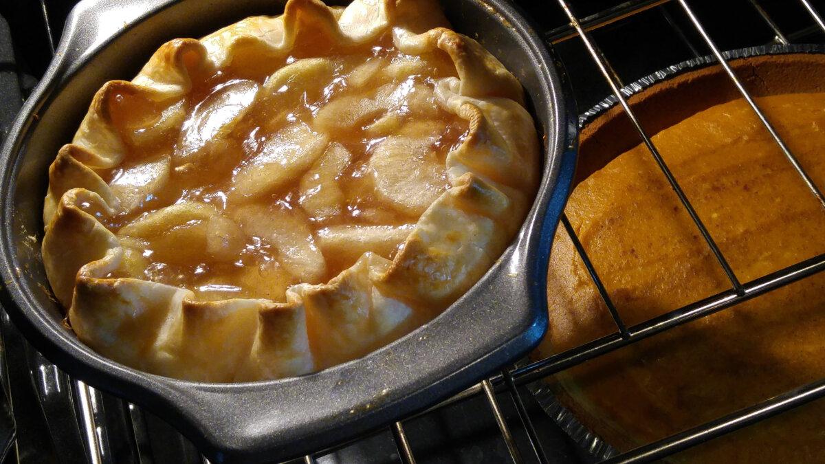 Homemade Apple Pie baking in hot oven getting ready for thanksgiving party. (Saibal/Getty Images)