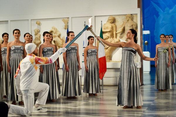 Day in Photos: Lighting of the Olympic Flame, Shooting in Washington, and Snail Farm