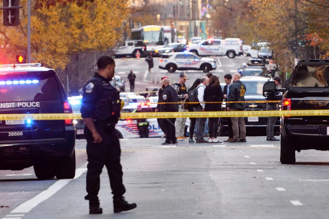 USCIS Stops Processing All Afghan Immigration Requests After DC National Guard Shooting