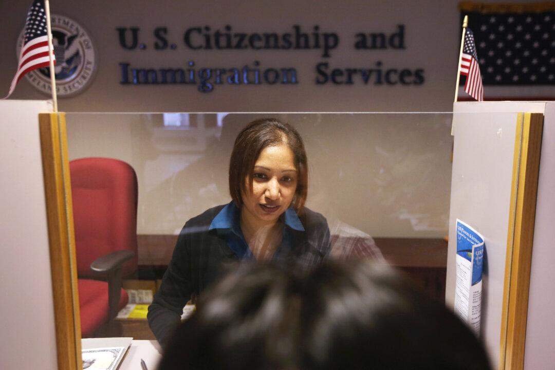 US May Force Travellers to Hand Over Five Years of Social Media Data