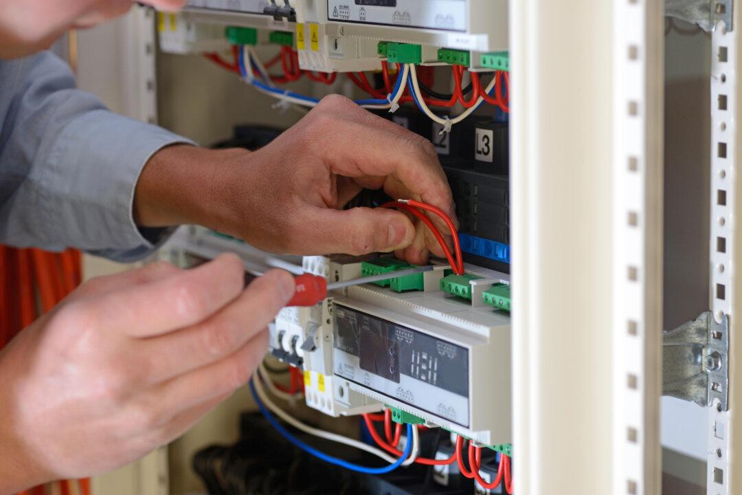 Britons at Growing Risk of Rogue Traders Due to AI, Checkatrade Boss Says