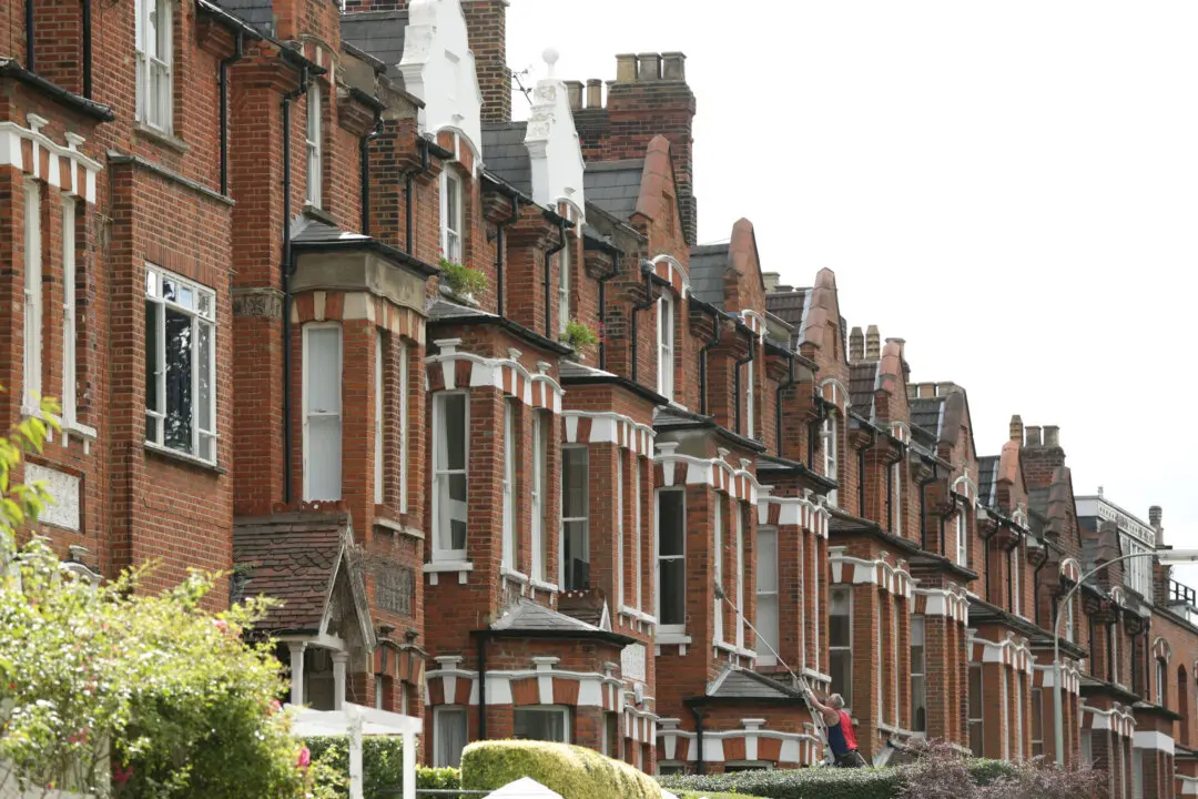 Average UK House Price Jumped to New Record High in October, Says Halifax