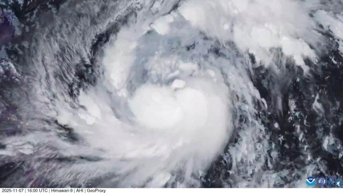Super Typhoon Fung-Wong Slams Into Philippines, 2 Dead