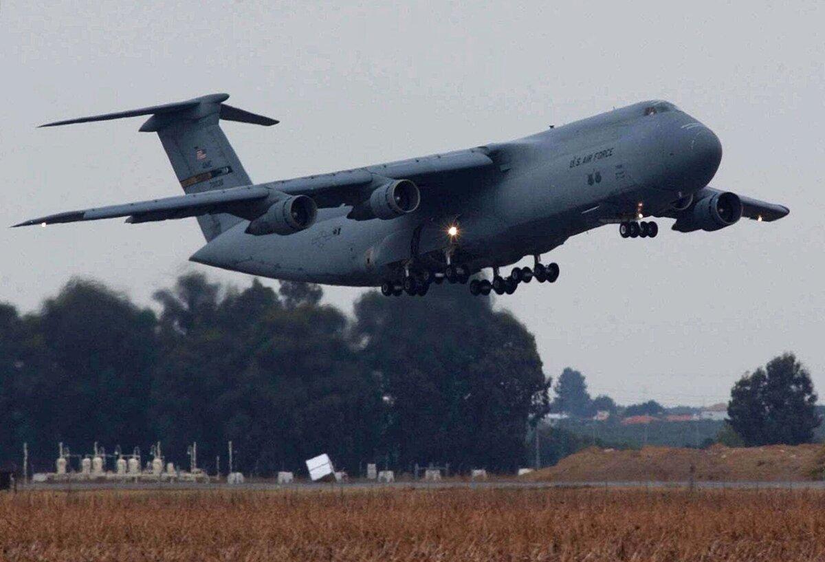 A U.S. Air Force C-5 Galaxy takes off from the joint-use Spanish and U.S. air base in Morón, southern Spain, on Sept. 28, 2001. (Cristina Quicler/AP)