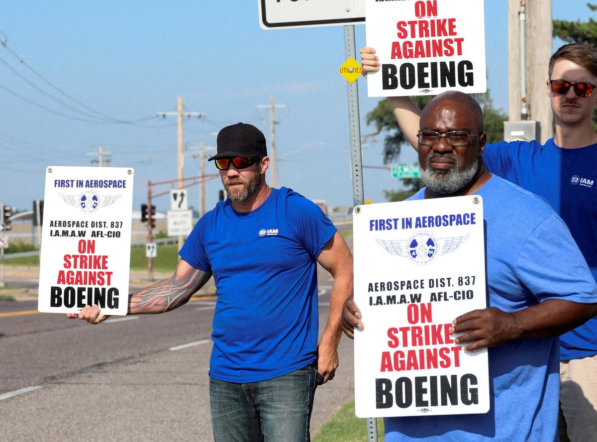 Boeing Union Workers Approve New Contract, Ending 3-Month Strike thumbnail