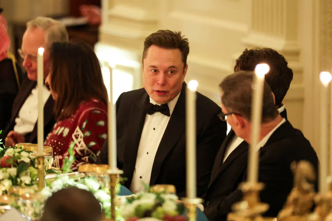 Musk Joins Trump, Saudi Prince at Black-Tie White House Dinner