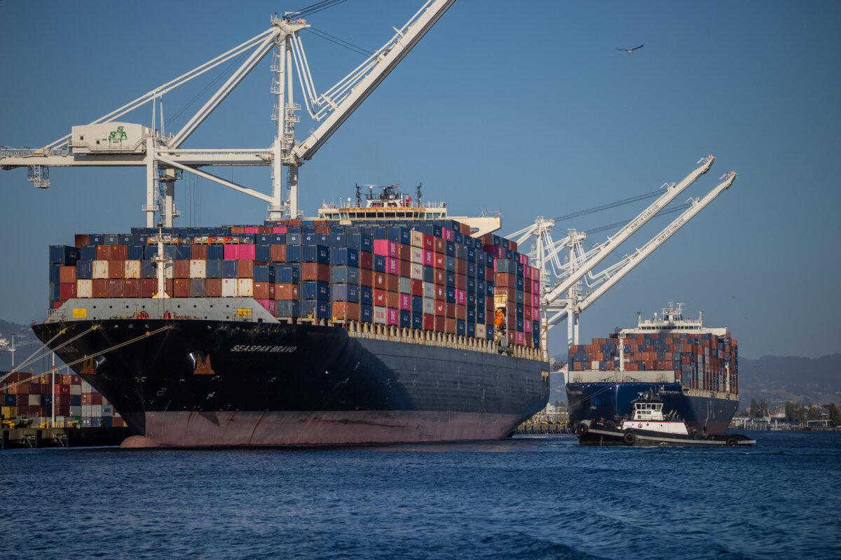 Cargo ships full of shipping containers at the port of Oakland, Calif., on Aug. 4, 2025. (Carlos Barria/Reuters)
