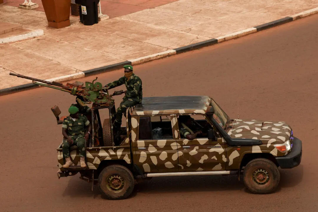 General Sworn In as New Guinea-Bissau Leader, Ousted President Arrives in Senegal