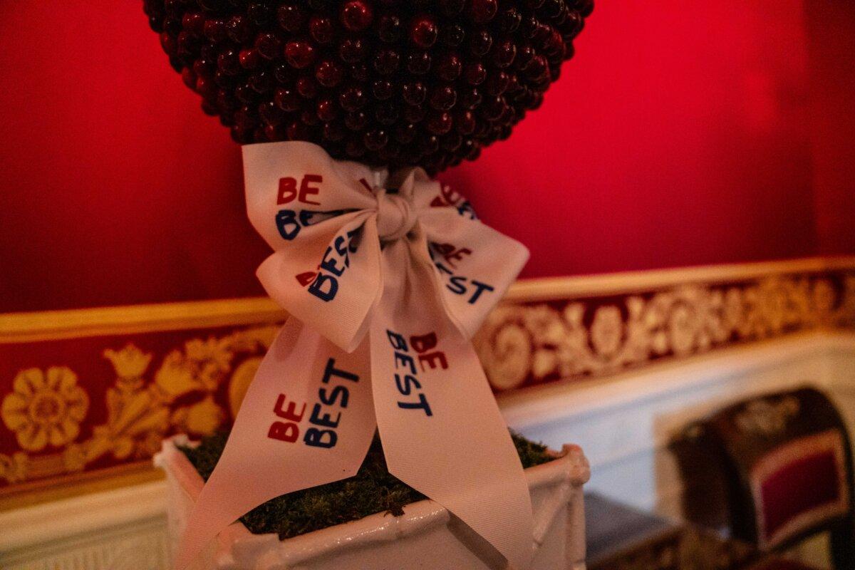 Christmas decorations at the White House with a ‘Home Is Where the Heart Is’ theme on Dec. 1, 2025. (Madalina Kilroy/The Epoch Times)
