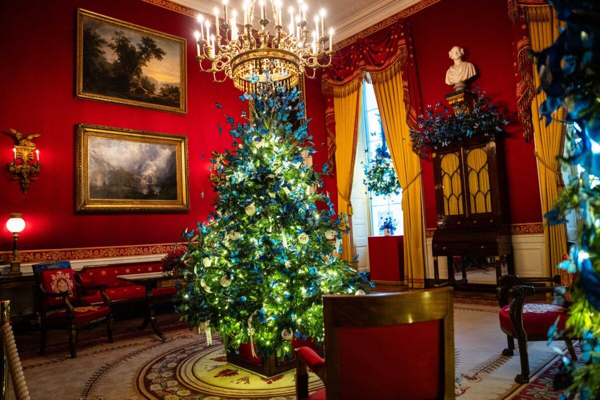Christmas decorations with a ‘Home Is Where the Heart Is’ theme adorn the White House on Dec. 1, 2025. (Madalina Kilroy/The Epoch Times)
