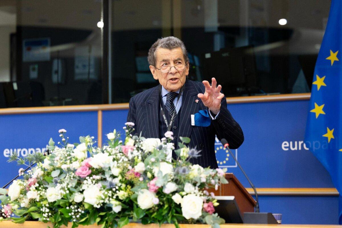Geoffrey Nice, who chaired the China Tribunal, speaks at the fifth annual summit of the Inter-Parliamentary Alliance on China in Brussels on Nov. 7, 2025. (Courtesy of Inter-Parliamentary Alliance on China)